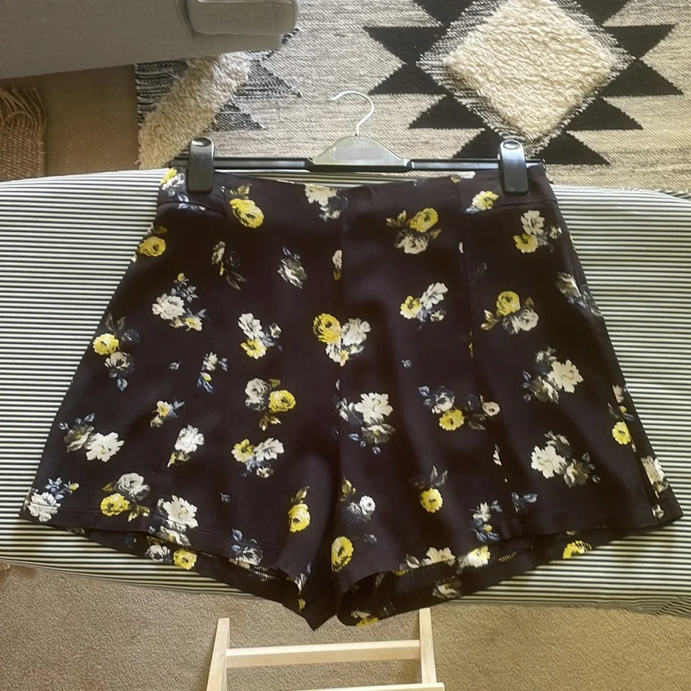 Nunui Floral Navy Blue Womens Shorts AU 12 - Blue with colourful flowers - Picture 14 of 16